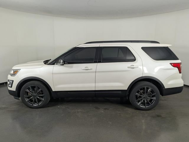Used 2017 Ford Explorer XLT w/ Equipment Group 202A image 5