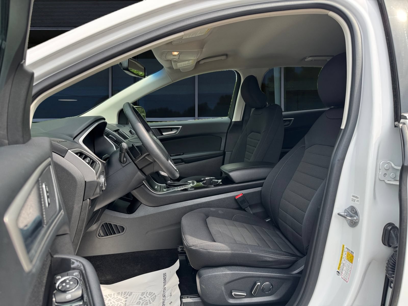 Used 2018 Ford Edge SEL FWD image 2