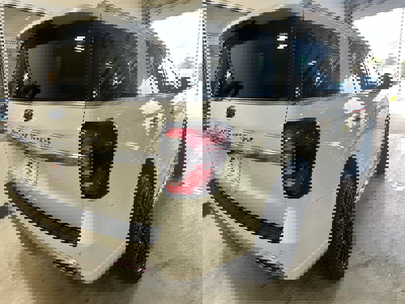 Used 2023 Ford Expedition Platinum image 10