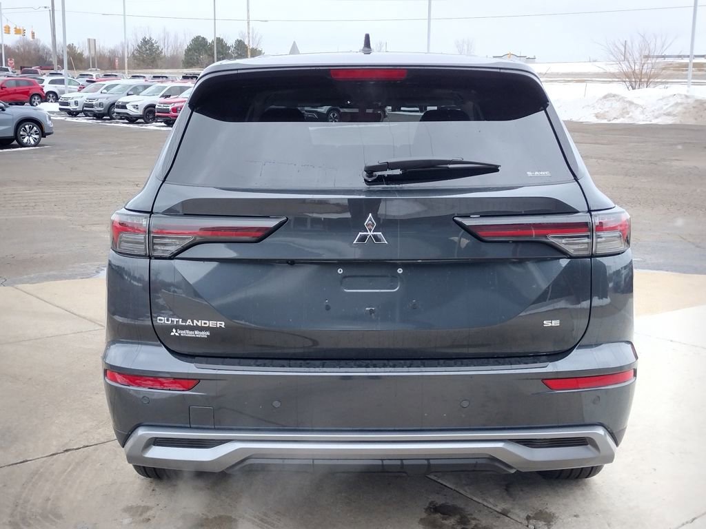 New 2026 Mitsubishi Outlander SE image 17