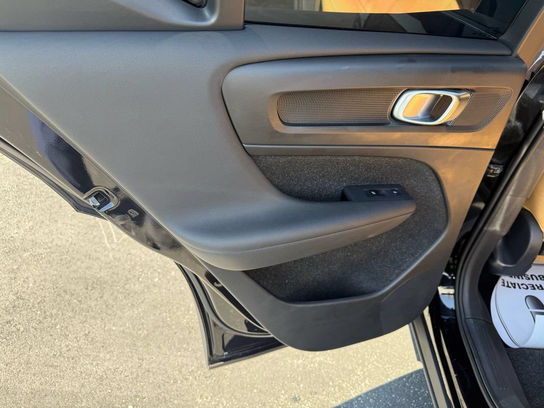 Used 2019 Volvo XC40 T5 Momentum AWD/4WD image 18