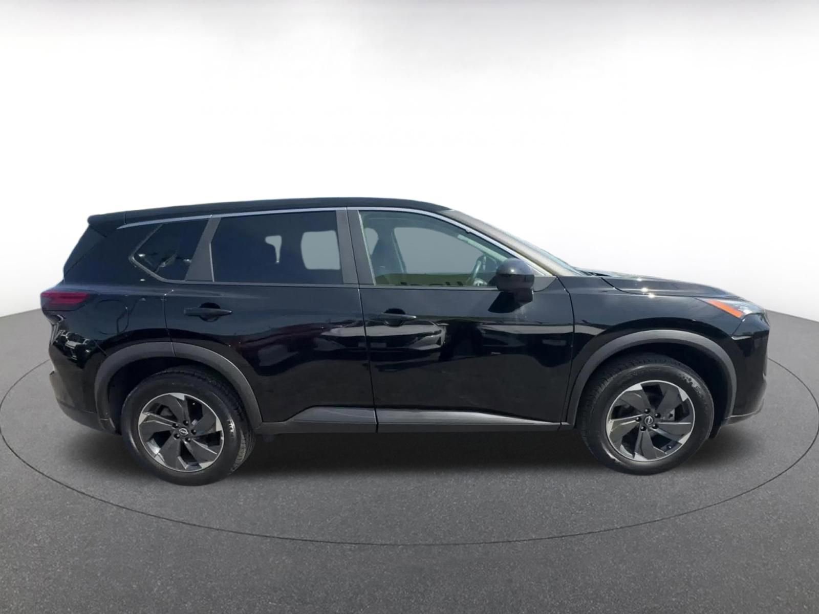 Used 2025 Nissan Rogue SV image 16