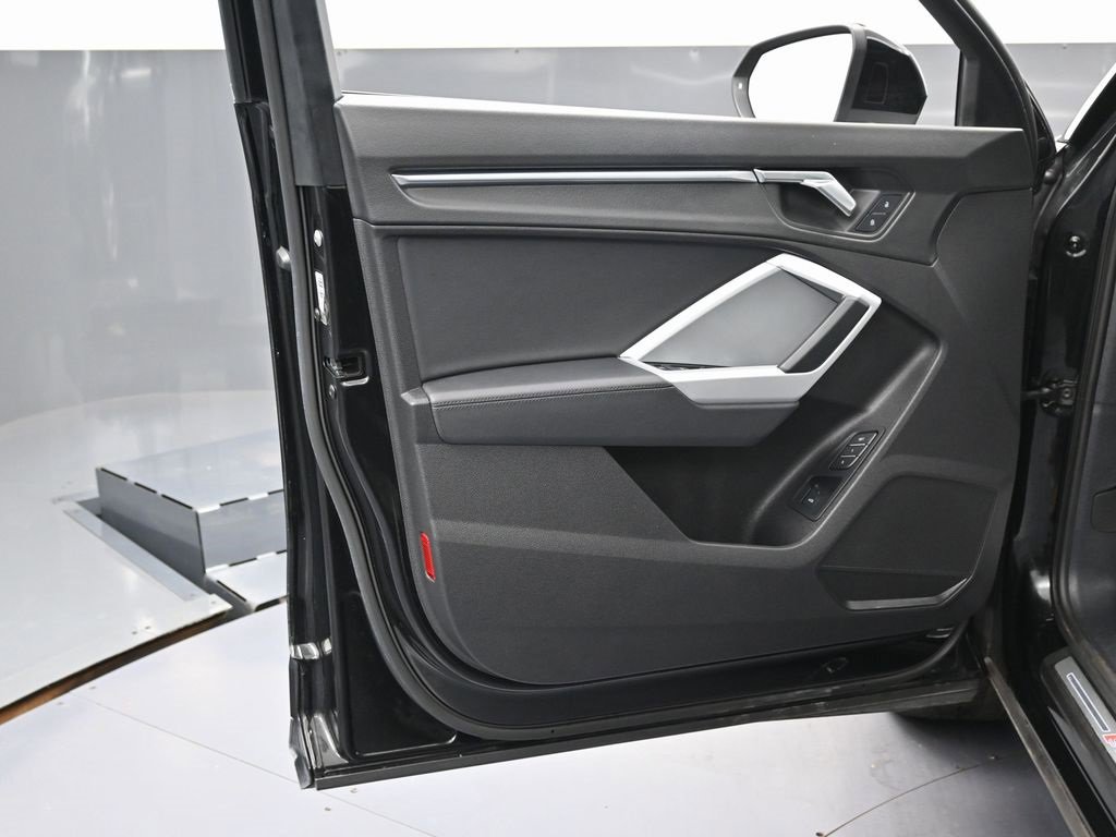 Used 2022 Audi Q3 2.0T Premium Plus w/ Premium Plus Package image 38