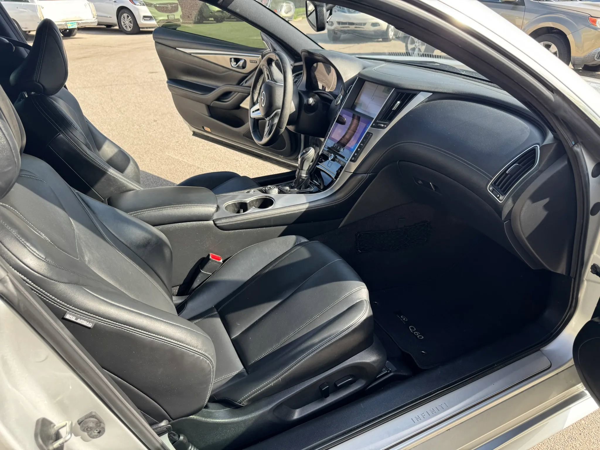 Used 2017 INFINITI Q60 3.0t w/ Premium Plus Package 3.0T AWD/4WD image 21