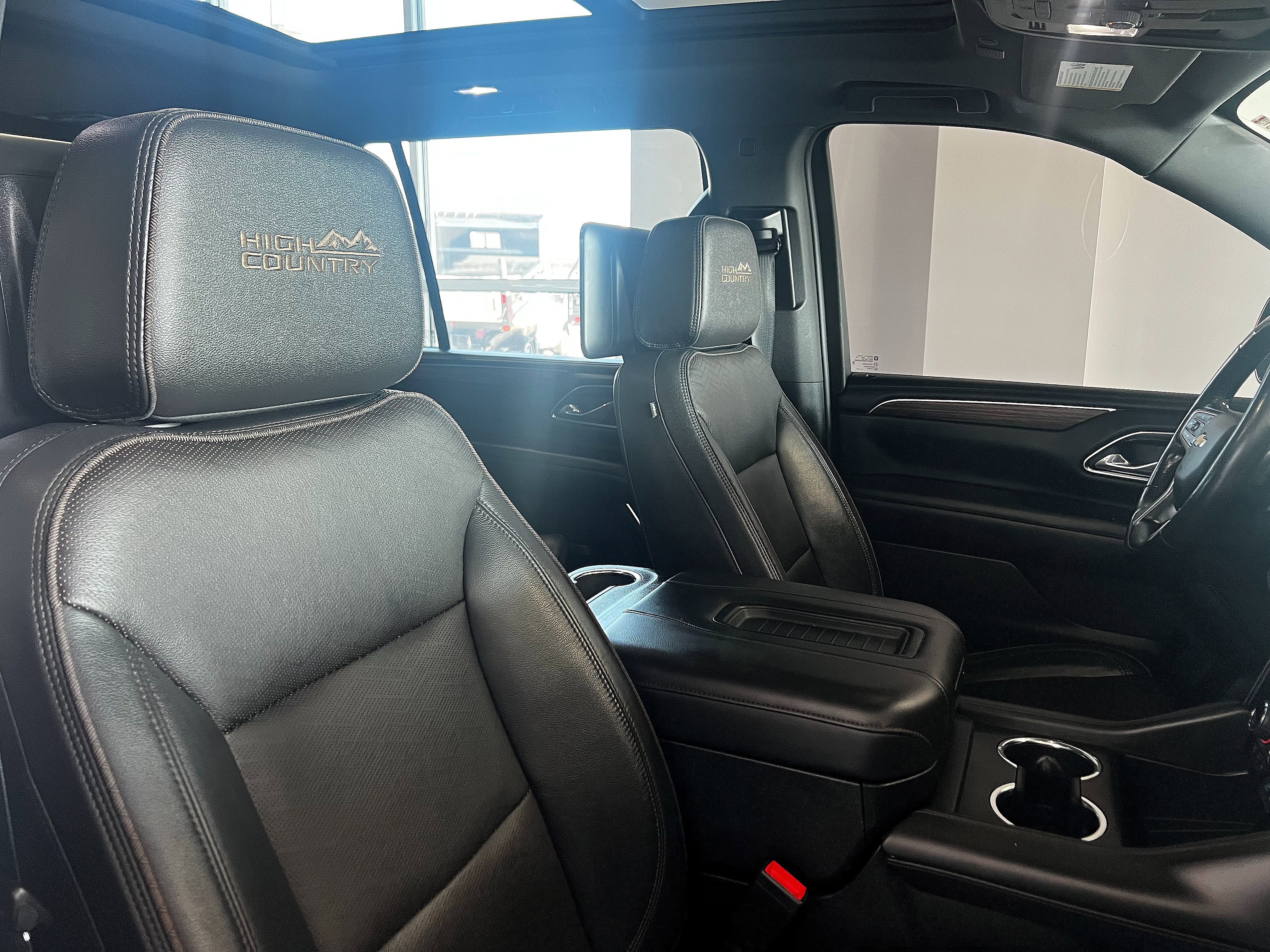 Used 2023 Chevrolet Suburban High Country w/ Advanced Technology Package AWD/4WD image 32