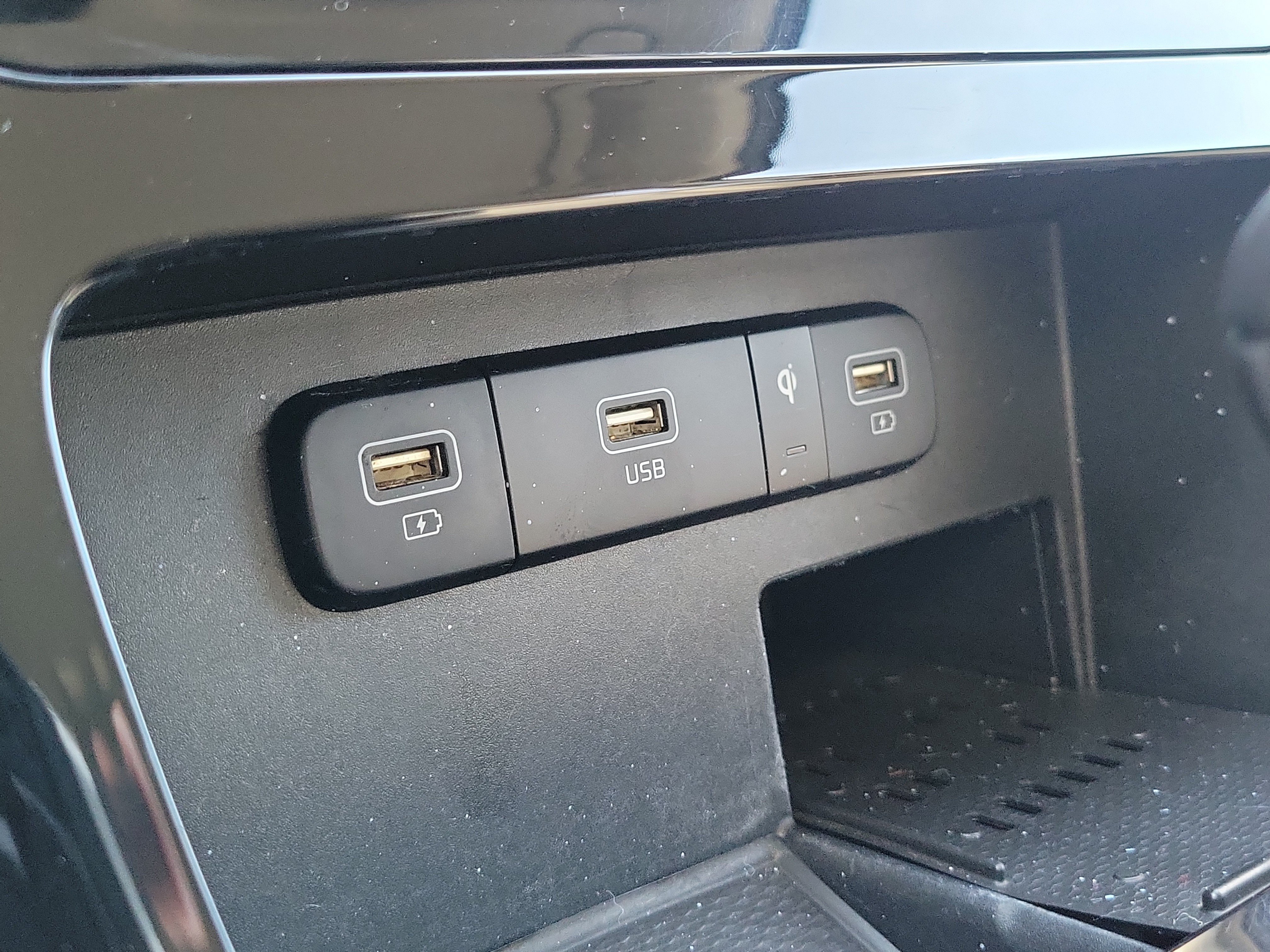 Used 2022 Kia Carnival EX FWD image 35
