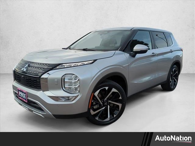 Used 2024 Mitsubishi Outlander SE image 1
