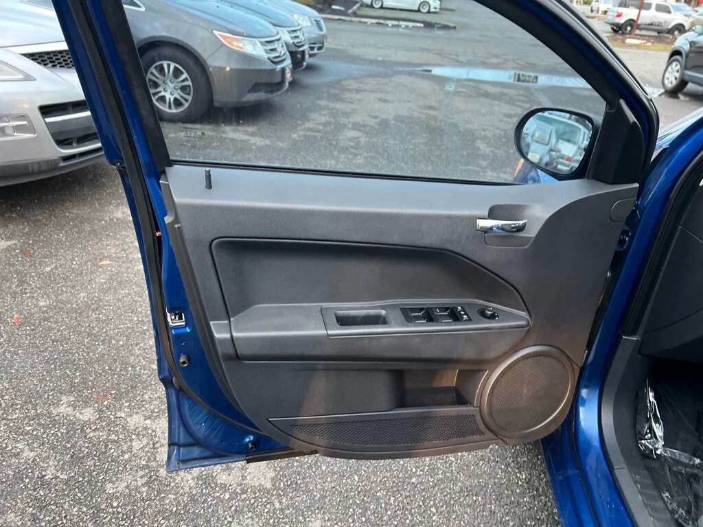 Used 2009 Dodge Caliber SXT w/ Driver Convenience Group image 16