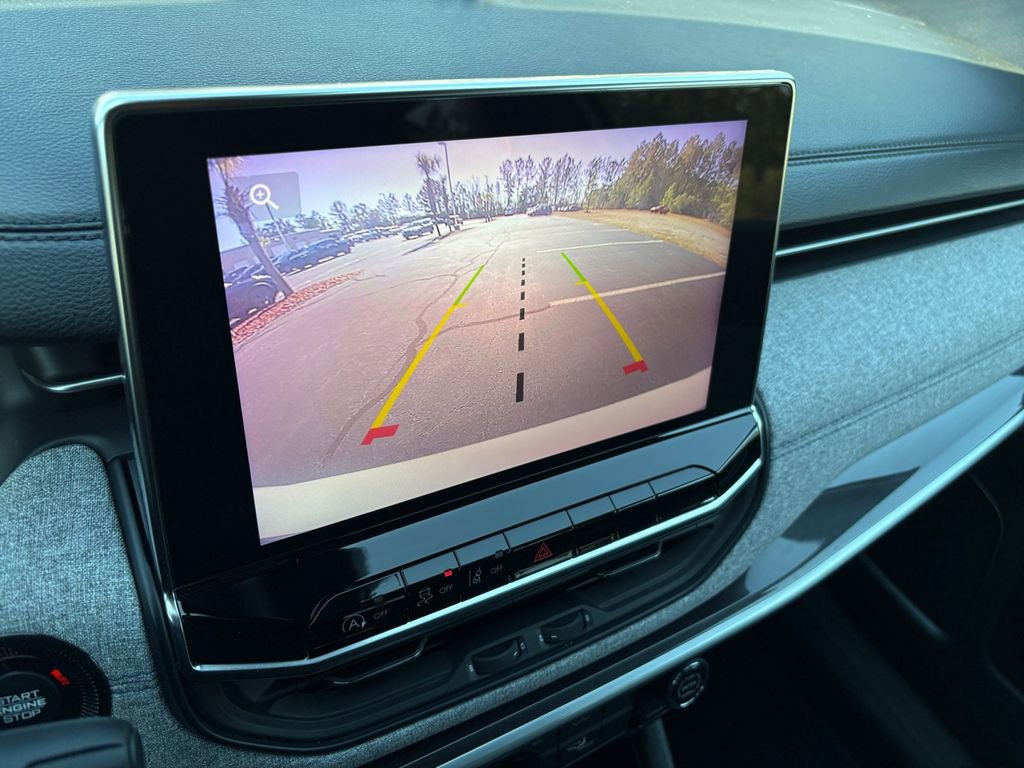 Used 2024 Jeep Compass Latitude image 16