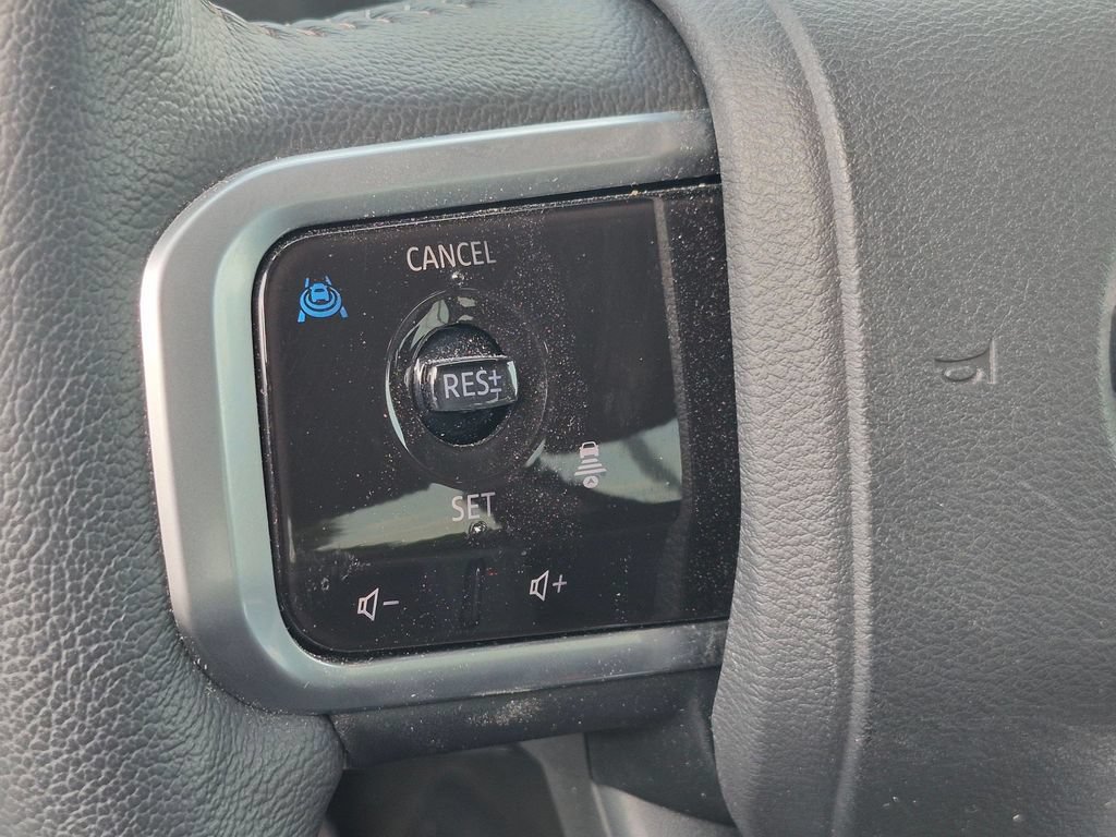 Used 2025 Nissan Armada SV AWD/4WD image 14