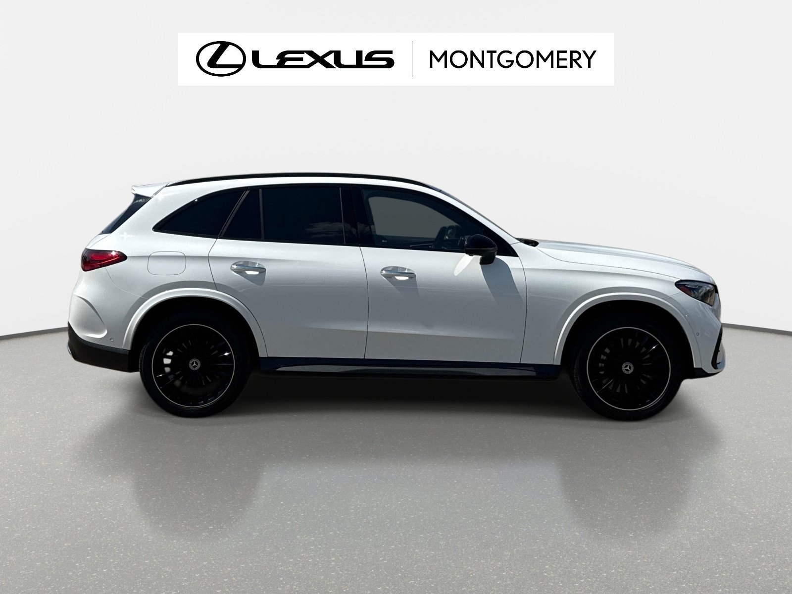 Used 2023 Mercedes-Benz GLC 300 image 2