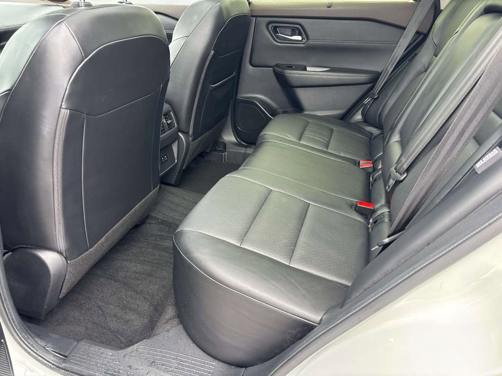 Used 2023 Nissan Rogue SV w/ SV Premium B Package image 10