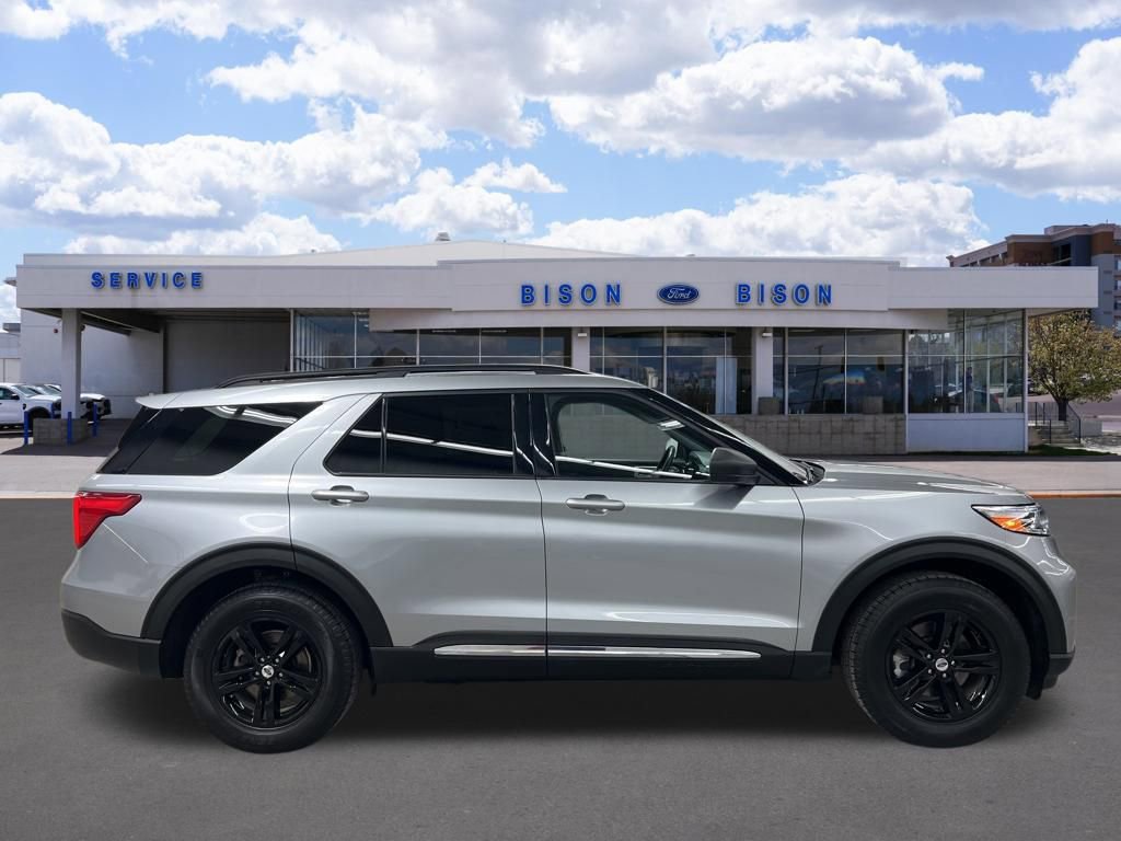 Used 2022 Ford Explorer XLT w/ Equipment Group 202A image 2