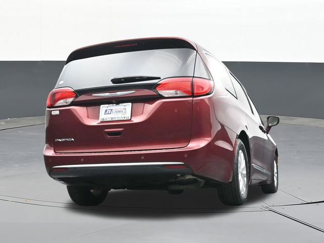 Used 2019 Chrysler Pacifica Touring-L image 48