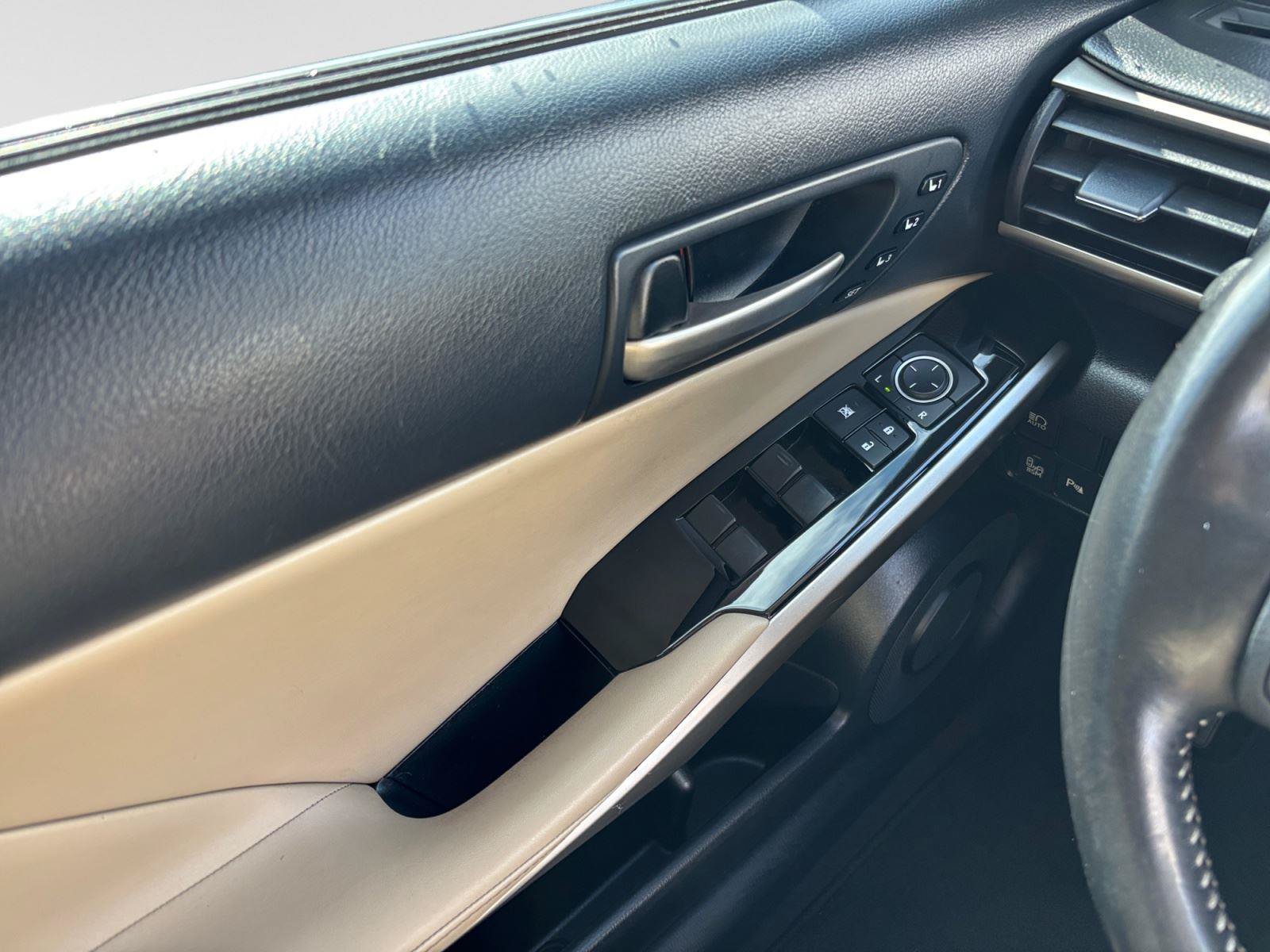 Used 2019 Lexus IS 300 w/ Premium Package RWD image 17