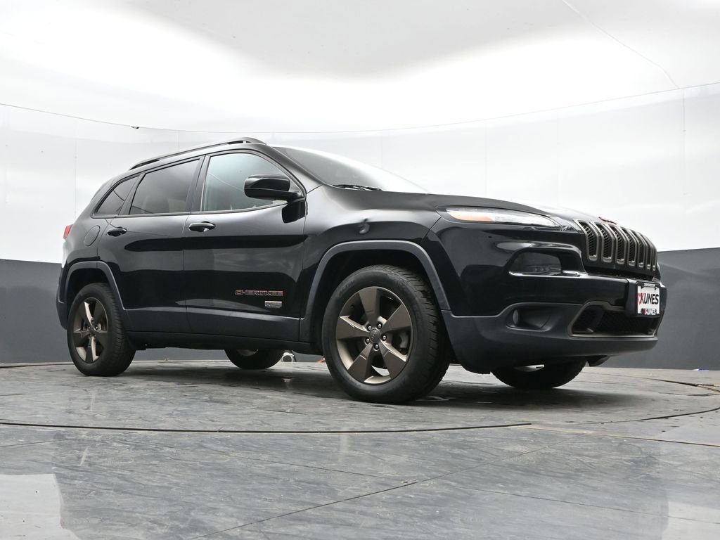 Used 2017 Jeep Cherokee Latitude w/ Cold Weather Group AWD/4WD image 44