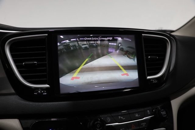 Used 2023 Chrysler Pacifica Touring-L FWD image 26