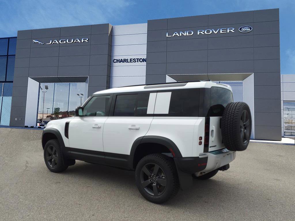 Used 2025 Land Rover Defender 110 S image 3