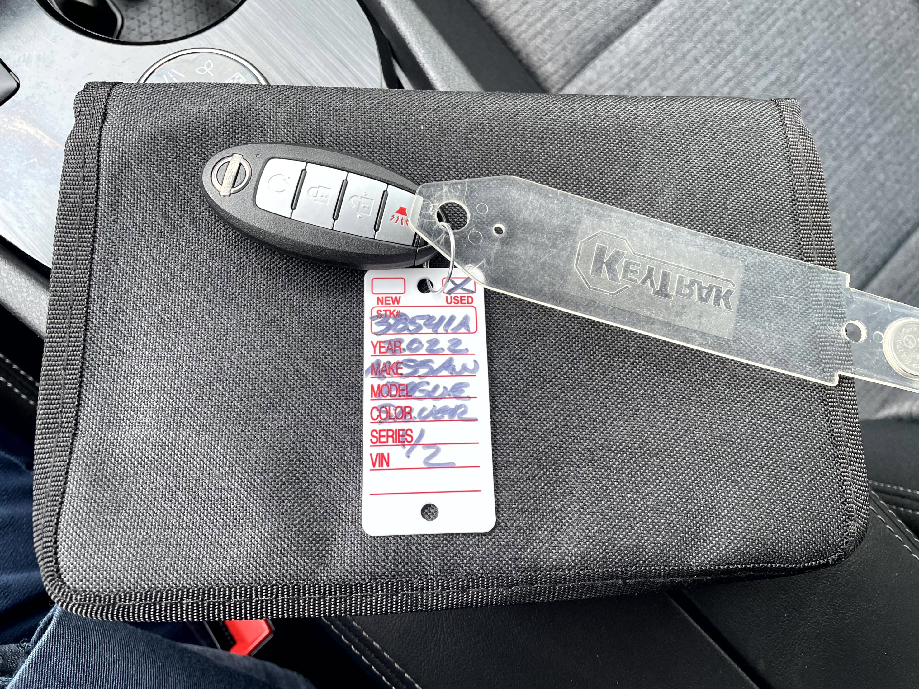 Used 2022 Nissan Rogue SV image 19