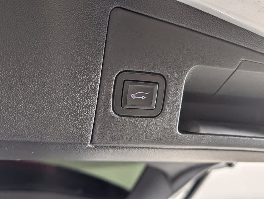 Used 2022 Cadillac XT5 Premium Luxury w/ Technology Package FWD image 18
