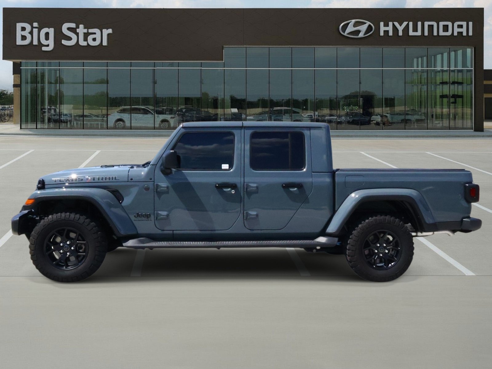Used 2025 Jeep Gladiator Sport AWD/4WD image 2