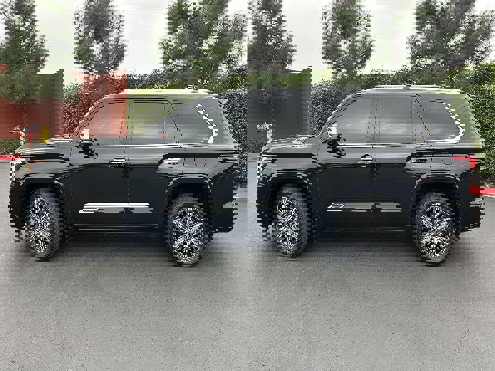 Used 2025 Toyota Sequoia Capstone image 3