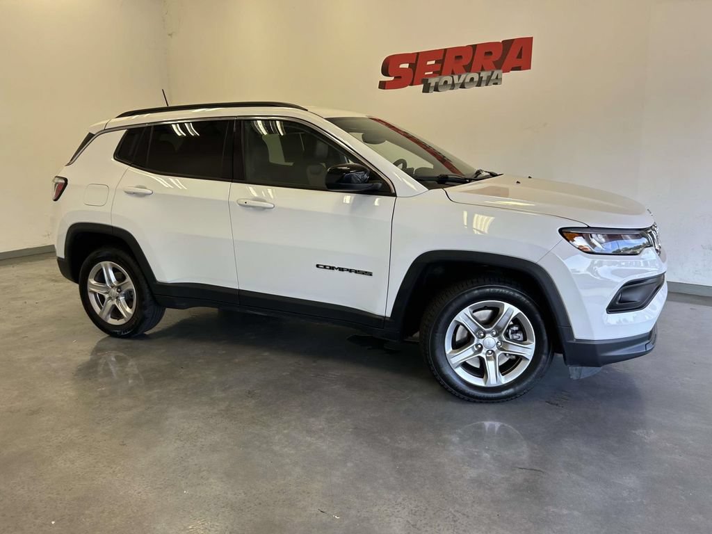 Used 2024 Jeep Compass Latitude AWD/4WD image 2