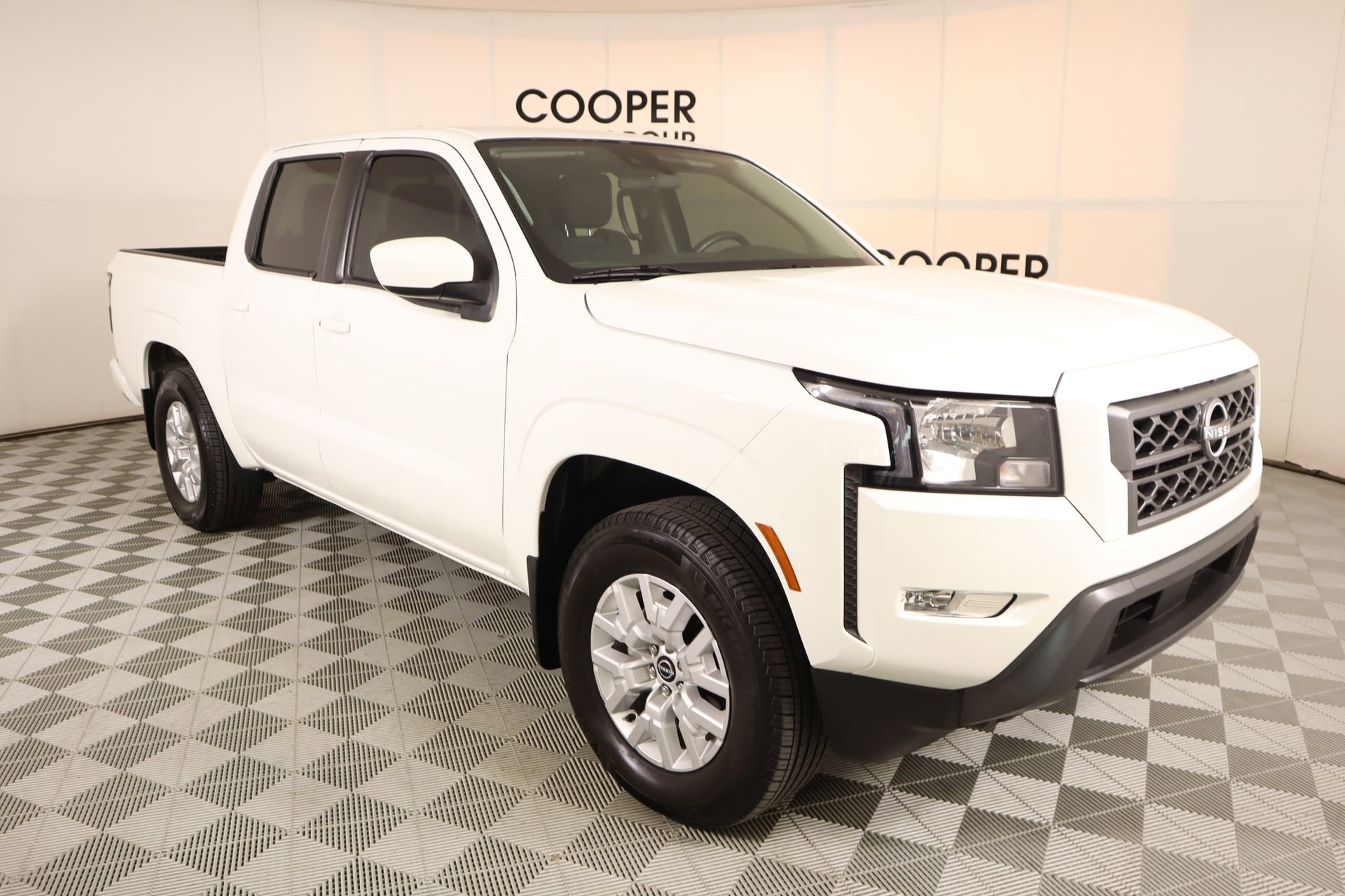 Used 2024 Nissan Frontier SV w/ SV Convenience Package image 1