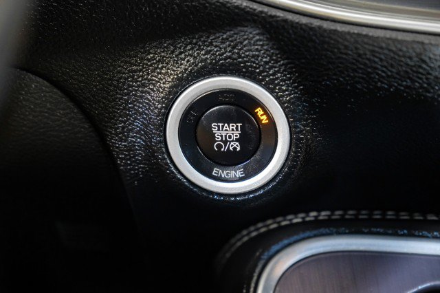Used 2015 Dodge Challenger R/T Scat Pack RWD image 18
