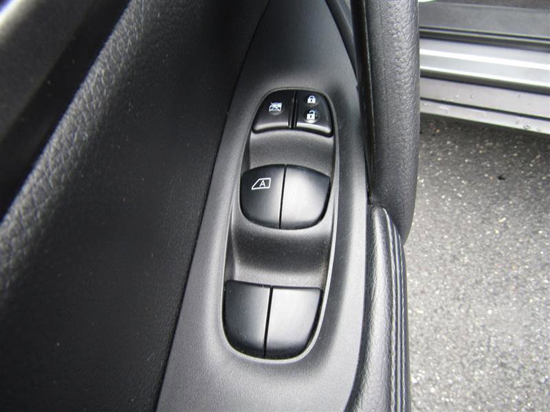 Used 2016 Nissan Rogue S image 11