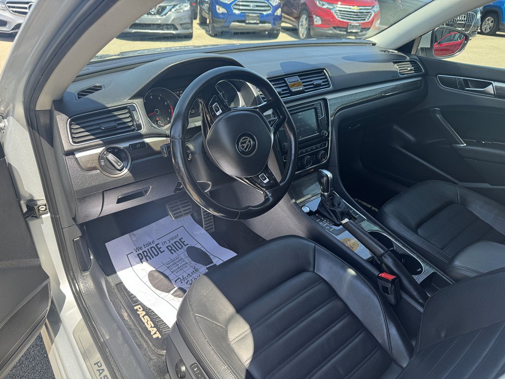 Used 2018 Volkswagen Passat 2.0T SEL Premium FWD image 22