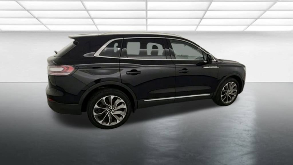 Used 2022 Lincoln Nautilus Reserve w/ Luxury Package image 8