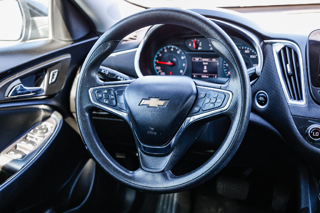 Used 2020 Chevrolet Malibu LT FWD image 26
