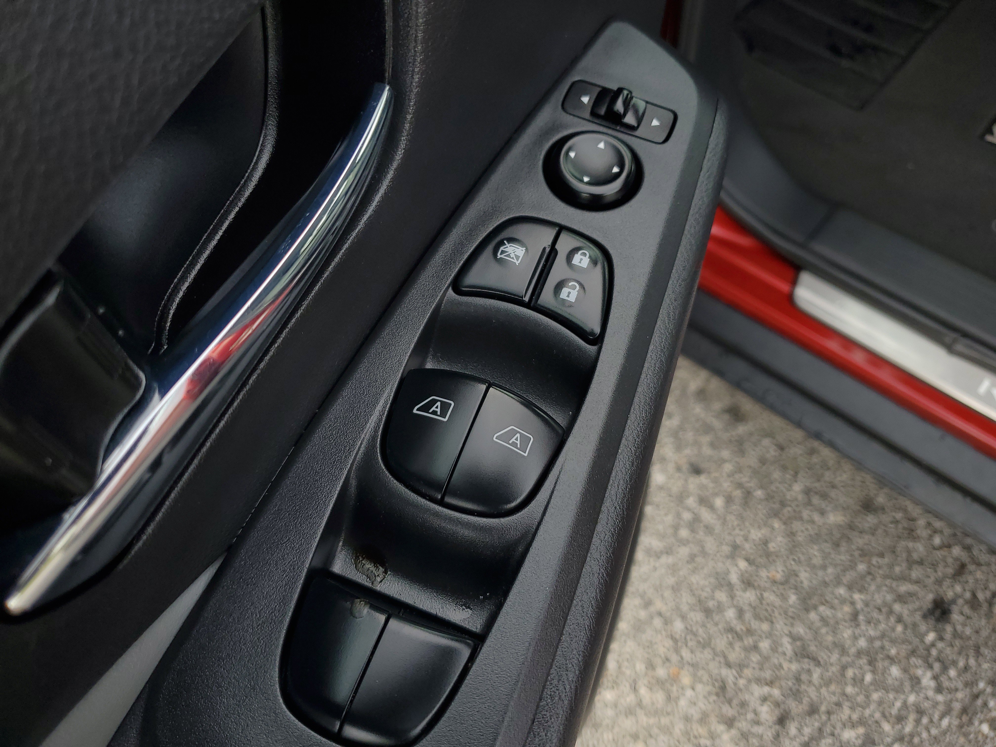 Used 2021 Nissan Kicks SR w/ SR Premium Package image 19