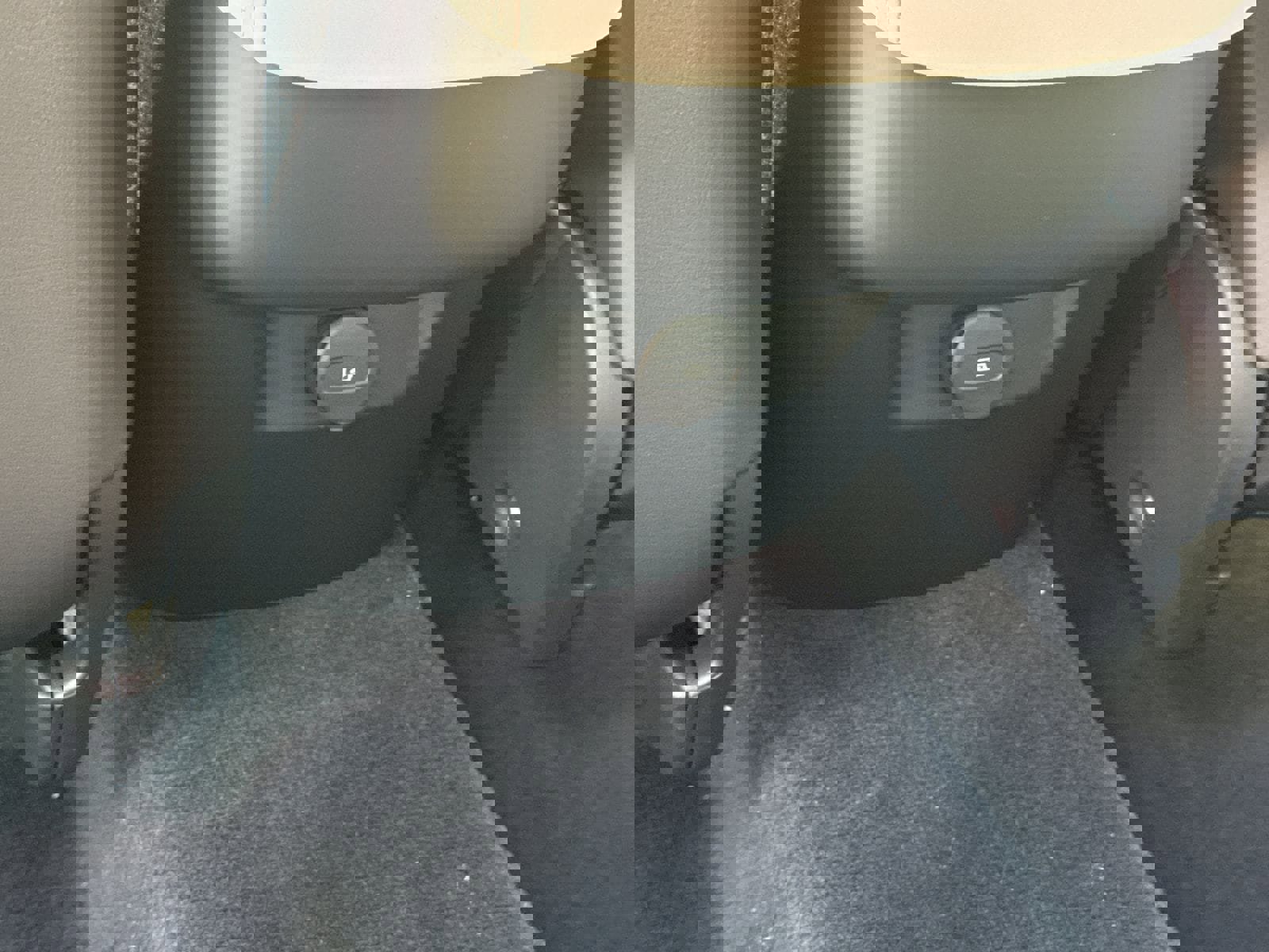 New 2026 Volvo XC90 B6 Plus w/ Protection Package Premier image 16