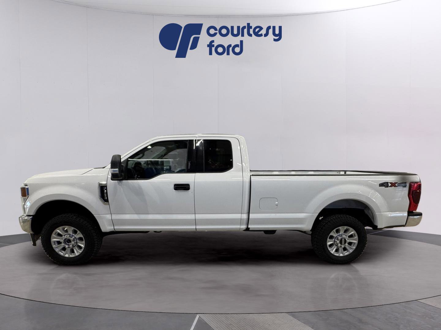 Used 2021 Ford F350 XLT w/ XLT Value Package AWD/4WD image 4