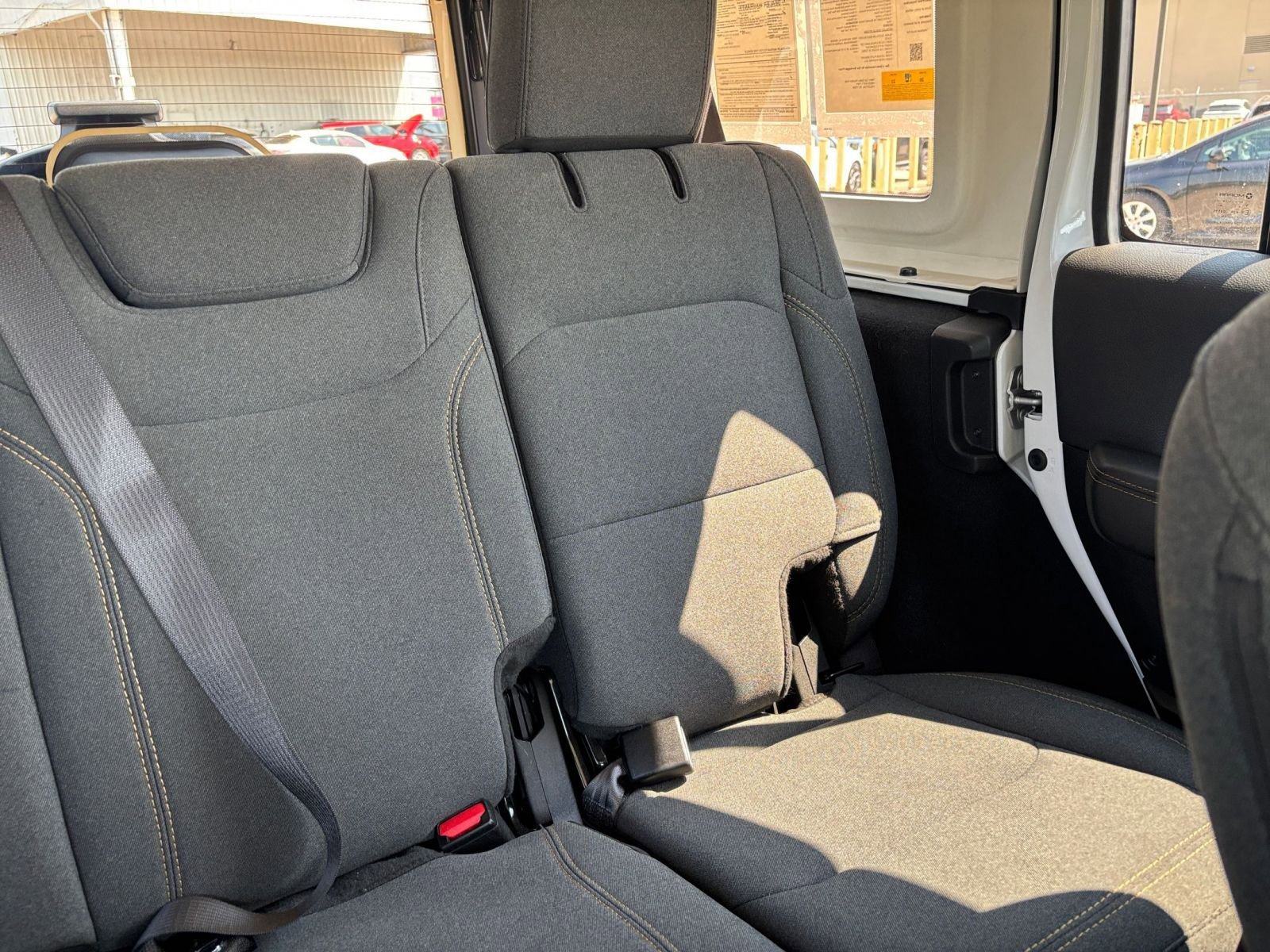 Used 2025 Jeep Wrangler Sahara image 35