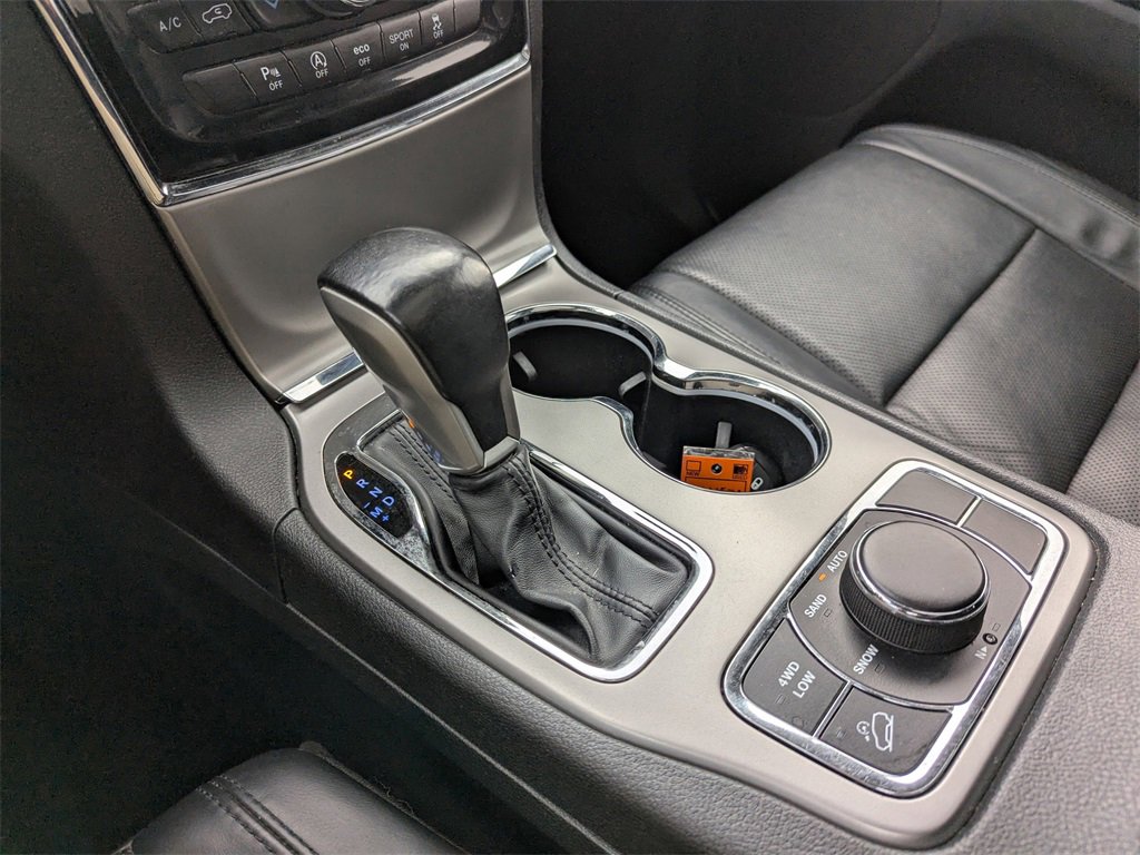 Used 2020 Jeep Grand Cherokee Limited w/ Luxury Group II image 24