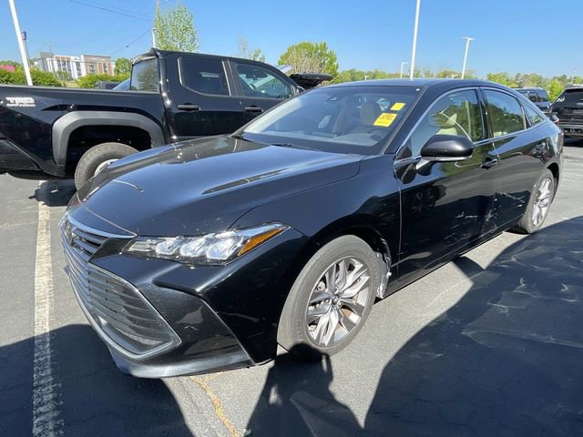 Used 2019 Toyota Avalon XLE w/ Carpet Mat Package FWD image 1