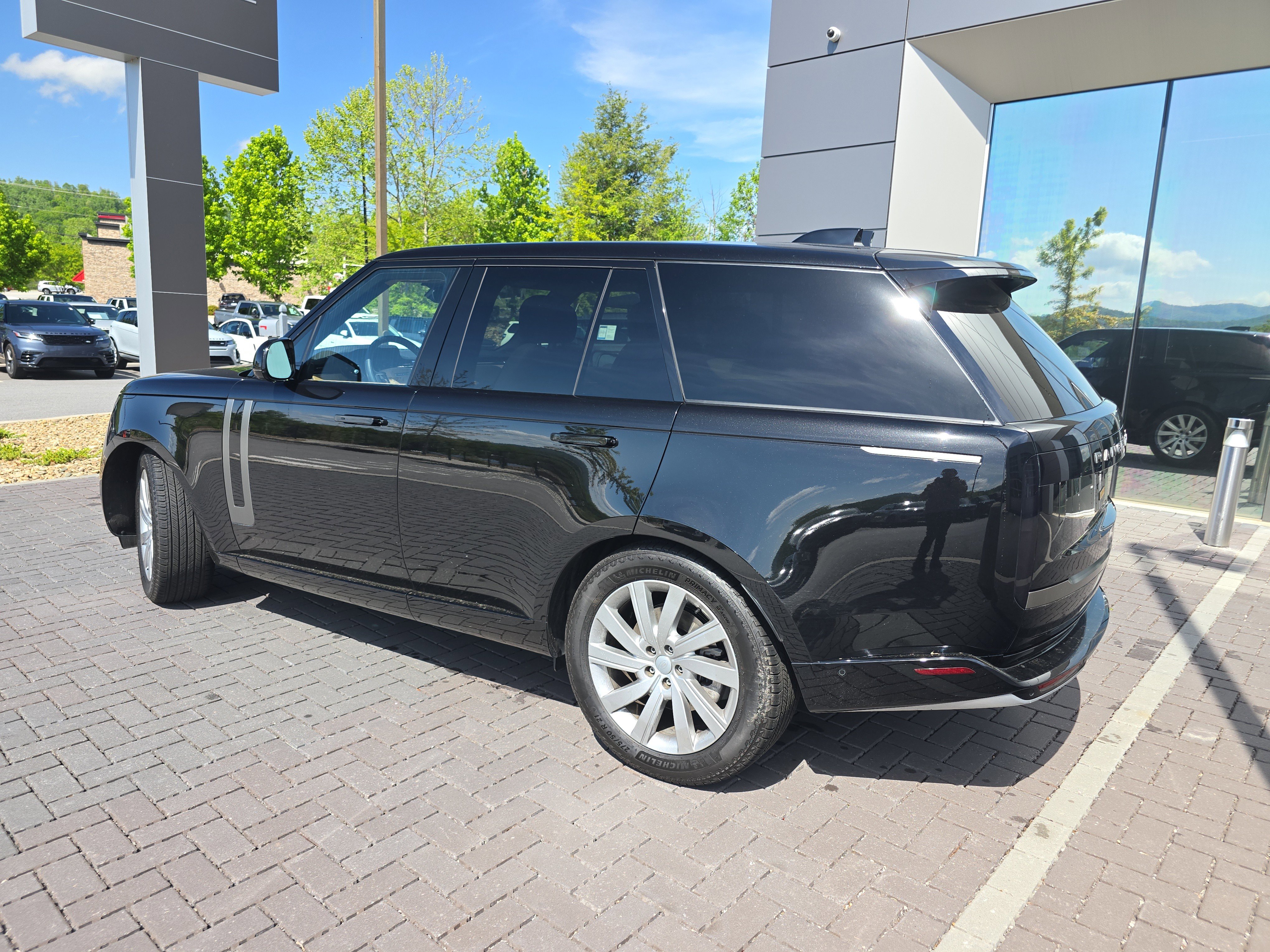 Used 2024 Land Rover Range Rover SE AWD/4WD image 7