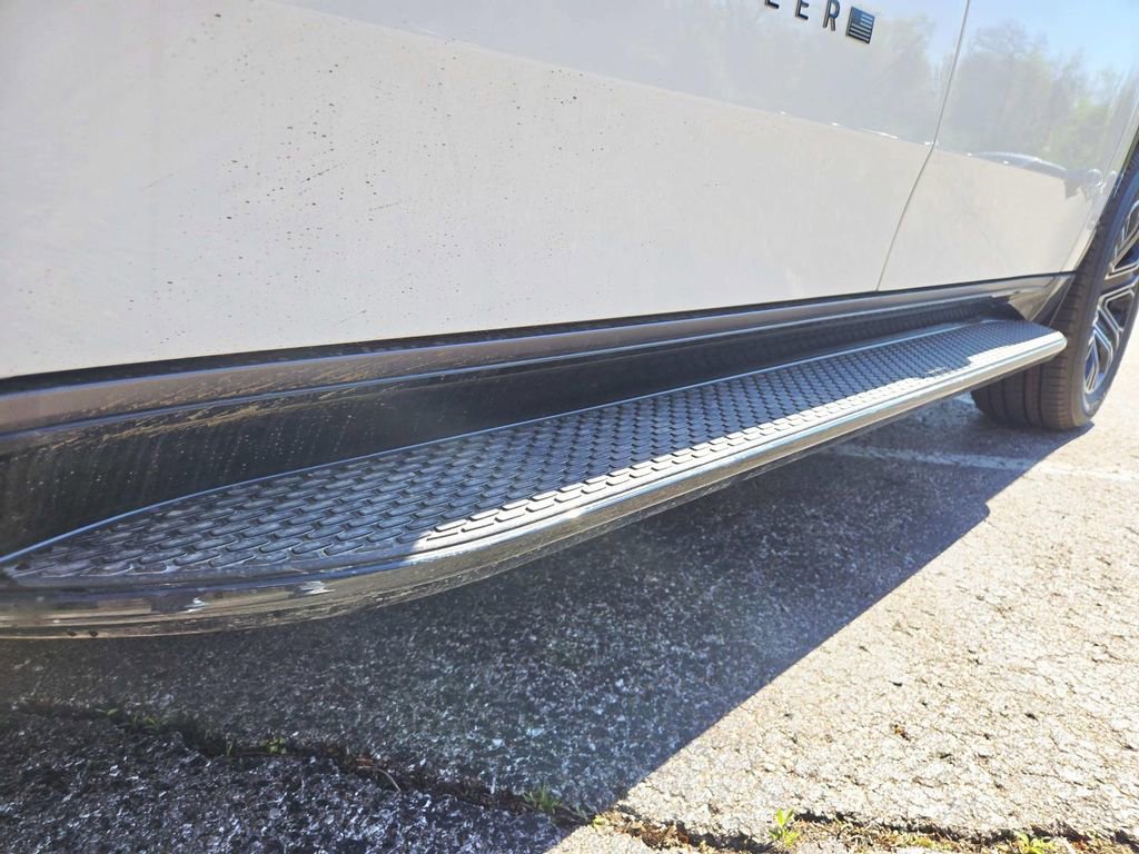 New 2026 Jeep Grand Wagoneer L 4WD w/ Premium Group I image 11