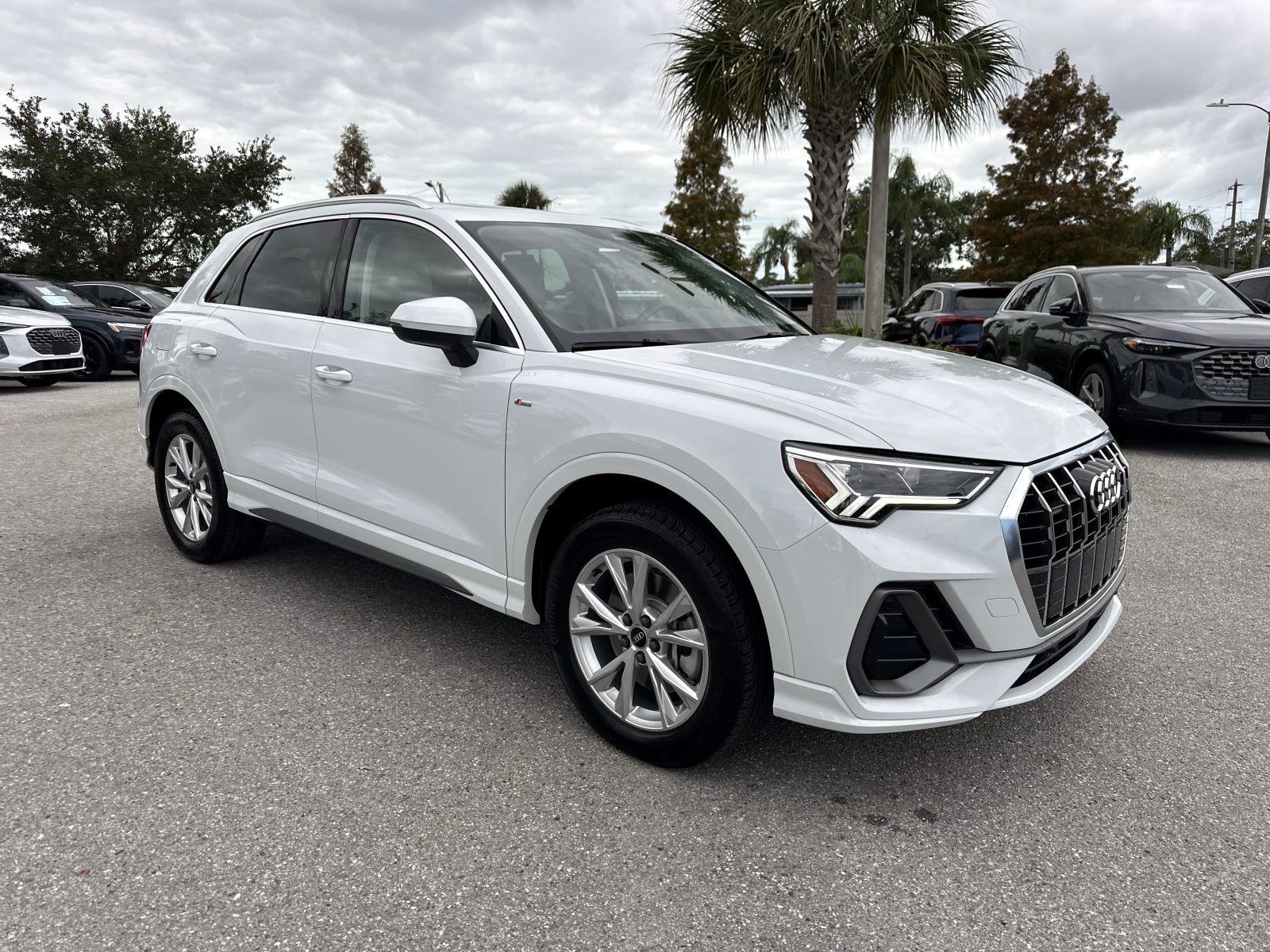 Used 2025 Audi Q3 2.0T Premium w/ Convenience Package image 7