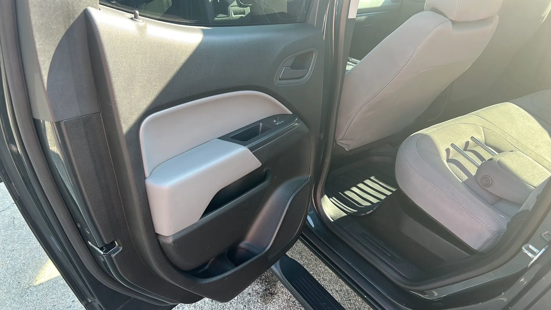 Used 2017 Chevrolet Colorado W/T w/ WT Convenience Package image 35