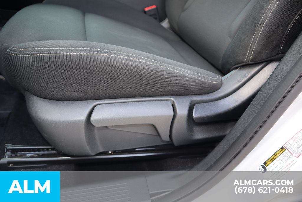 Used 2024 Nissan Rogue S FWD image 11