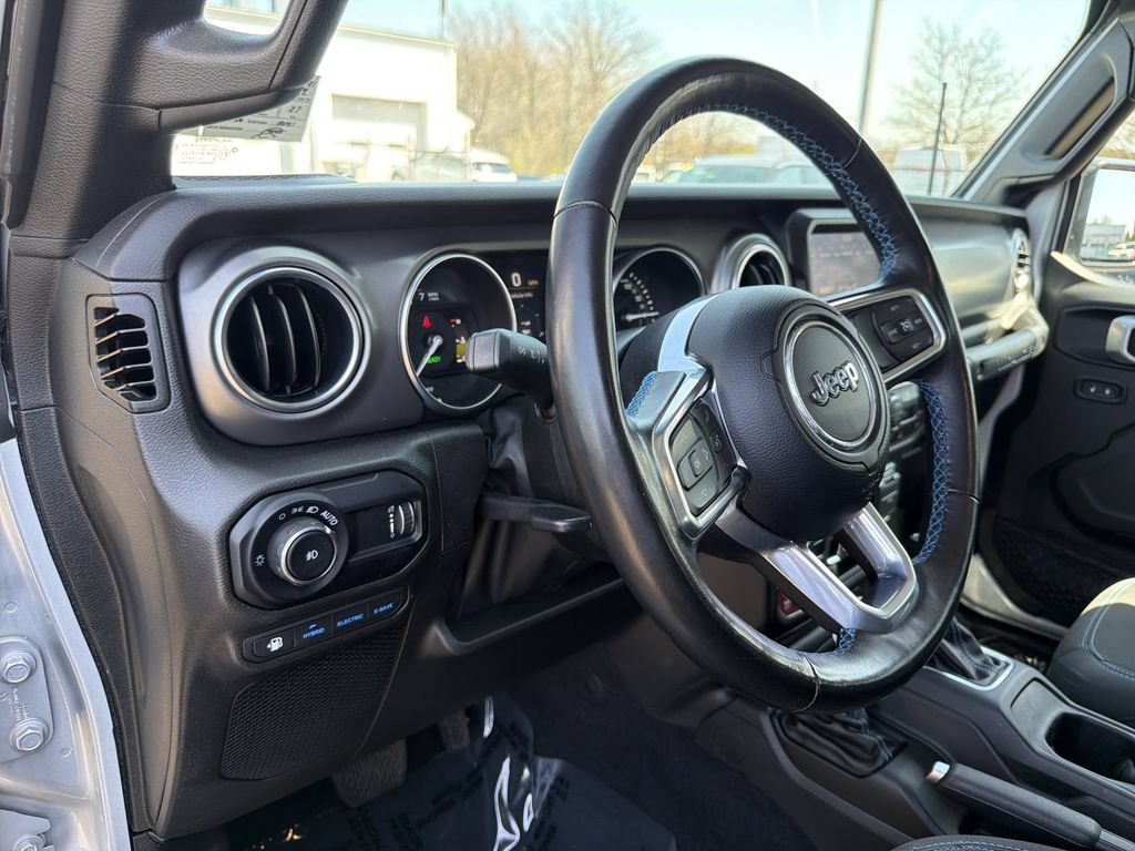 Used 2023 Jeep Wrangler Unlimited Rubicon 4xe w/ Cold Weather Group AWD/4WD image 25