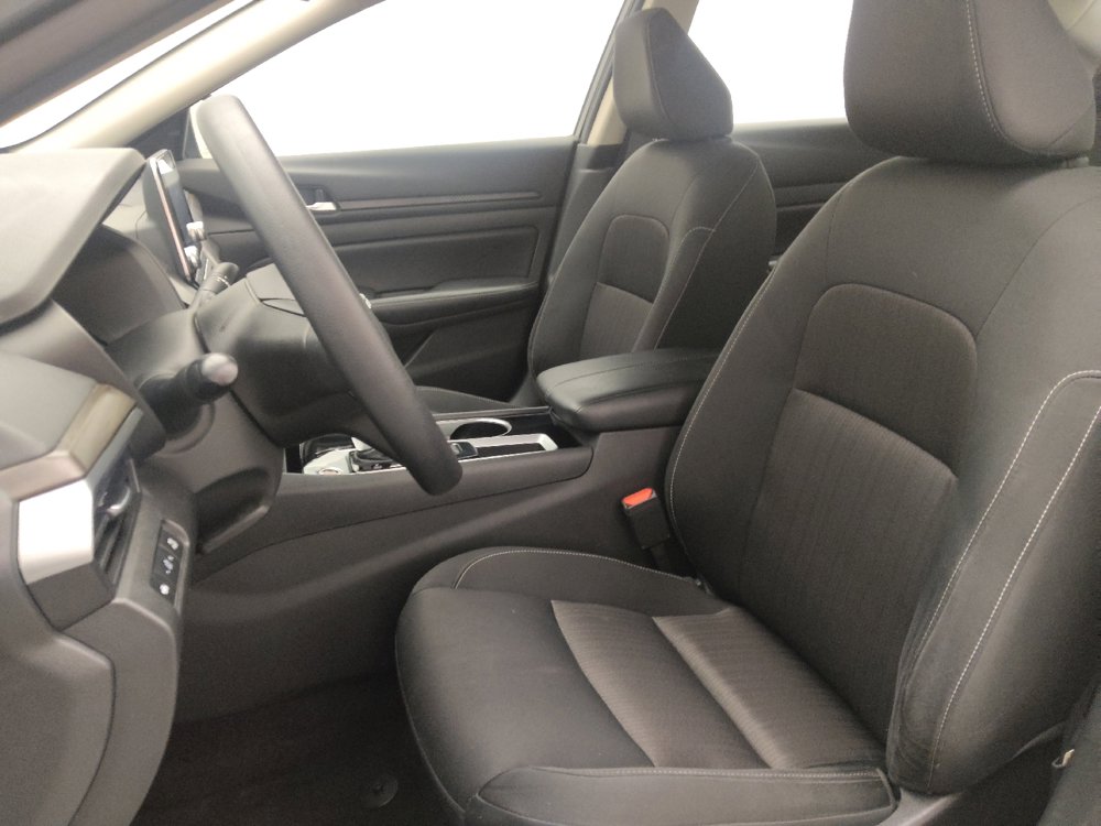 Used 2024 Nissan Altima 2.5 SV image 17
