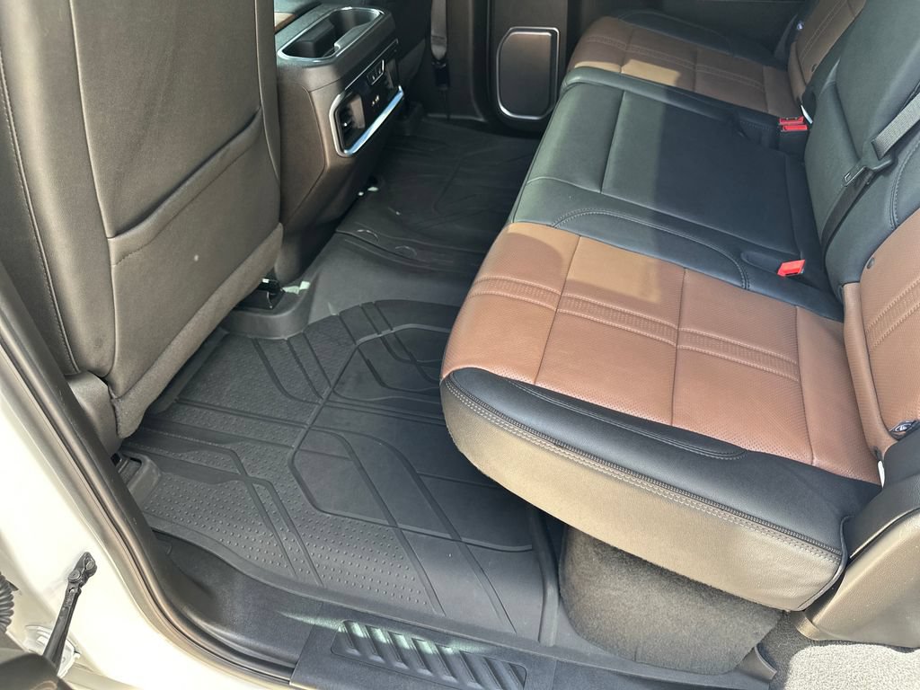 Used 2024 Chevrolet Silverado 1500 High Country w/ High Country Premium Package AWD/4WD image 33