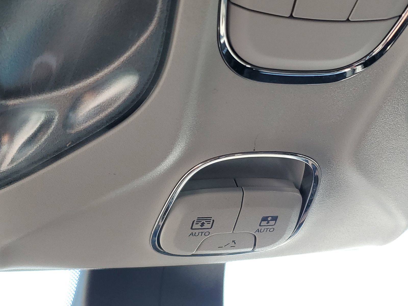 Used 2018 Jeep Compass Latitude AWD/4WD image 32