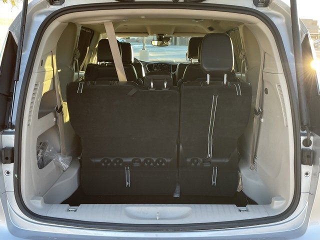Certified 2024 Chrysler Pacifica Touring-L image 9