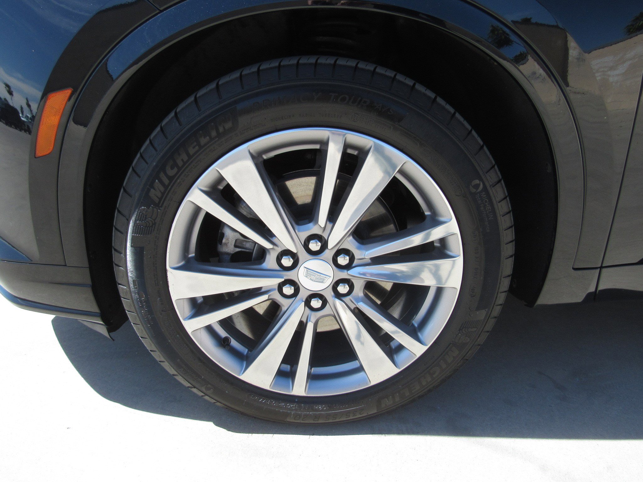 Used 2024 Cadillac XT6 Premium Luxury image 4